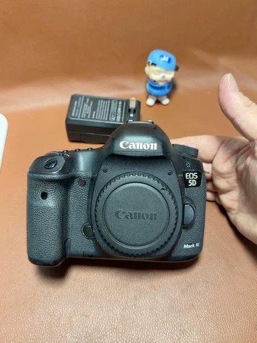 Canon eos mark iii 3mp - 5d,